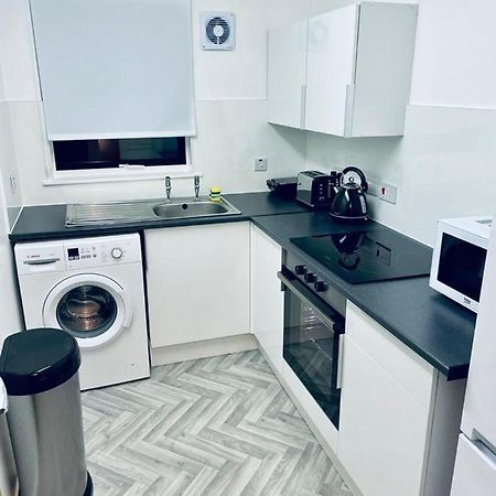 Modern 2 Bedroom Apartment With Free Parking Glasgow Exterior foto