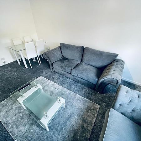 Modern 2 Bedroom Apartment With Free Parking Glasgow Exterior foto