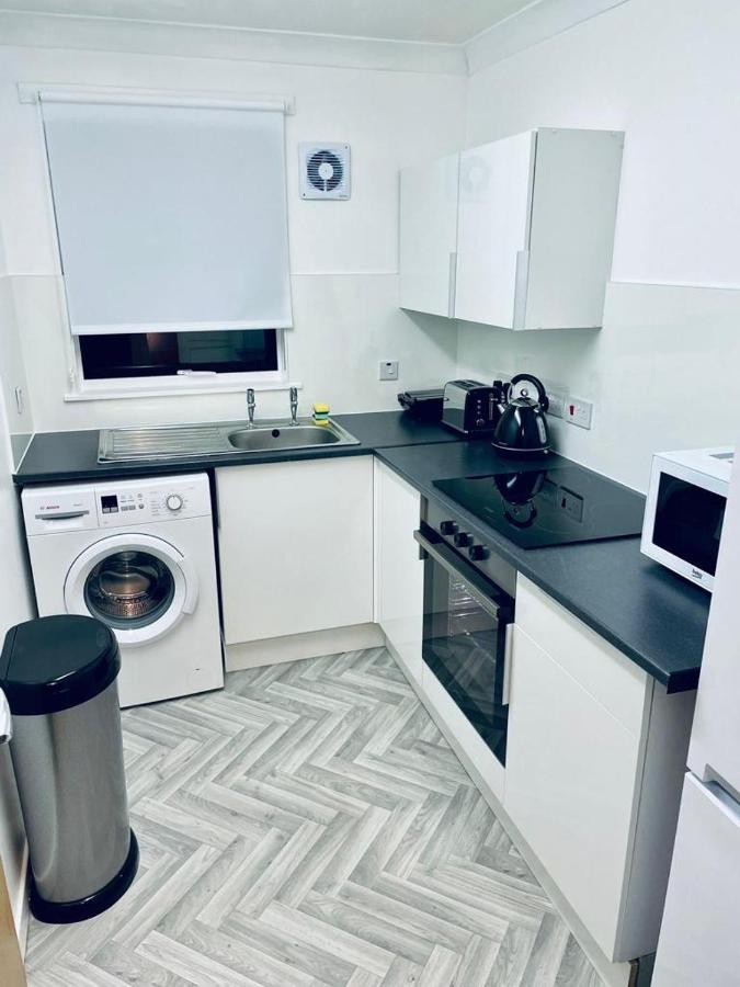 Modern 2 Bedroom Apartment With Free Parking Glasgow Exterior foto
