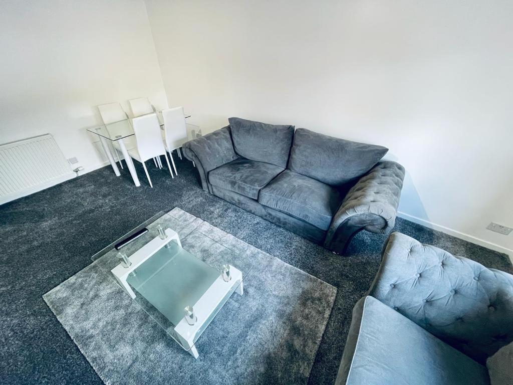Modern 2 Bedroom Apartment With Free Parking Glasgow Exterior foto